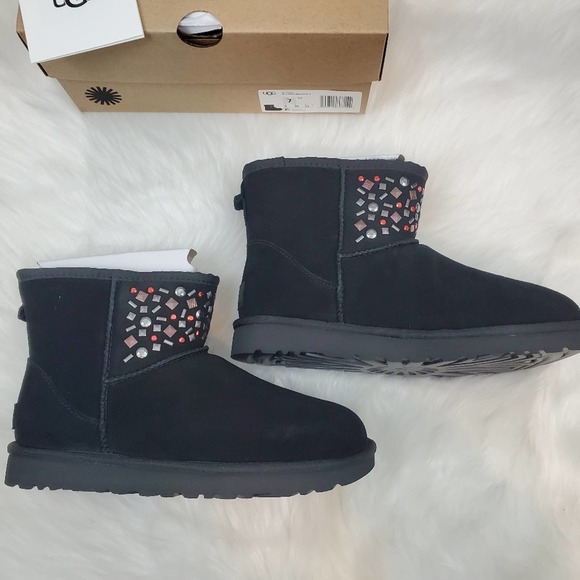 UGG Size 7 Black Genuine Sheepskin Mini Stud II Short Boots NIB - Picture 2 of 10